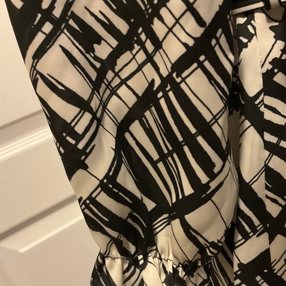 Black and cream ruffled mini dress - Picture 5 of 7